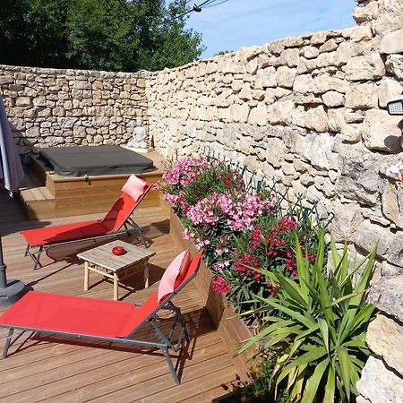 Chez Daniele Chambre Avec Jacuzzi Et Terrasse Privee Murs  Esterno foto