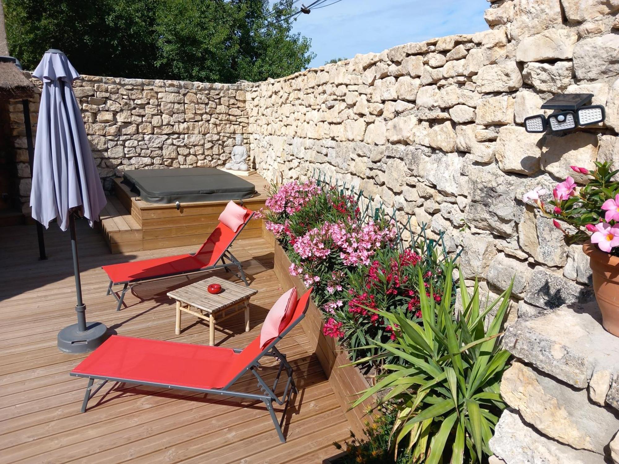 Chez Daniele Chambre Avec Jacuzzi Et Terrasse Privee Murs  Esterno foto