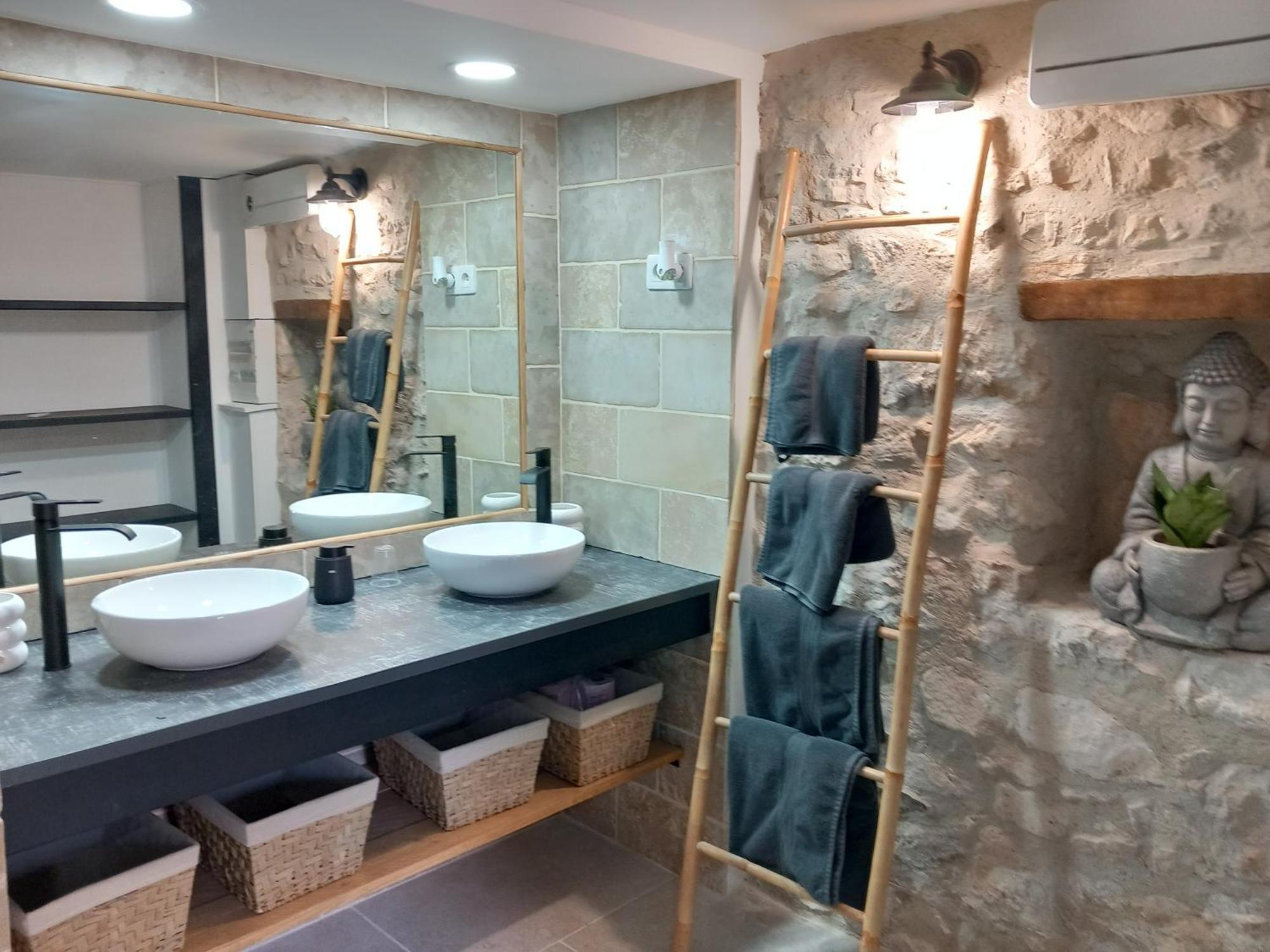 Chez Daniele Chambre Avec Jacuzzi Et Terrasse Privee Murs  Esterno foto