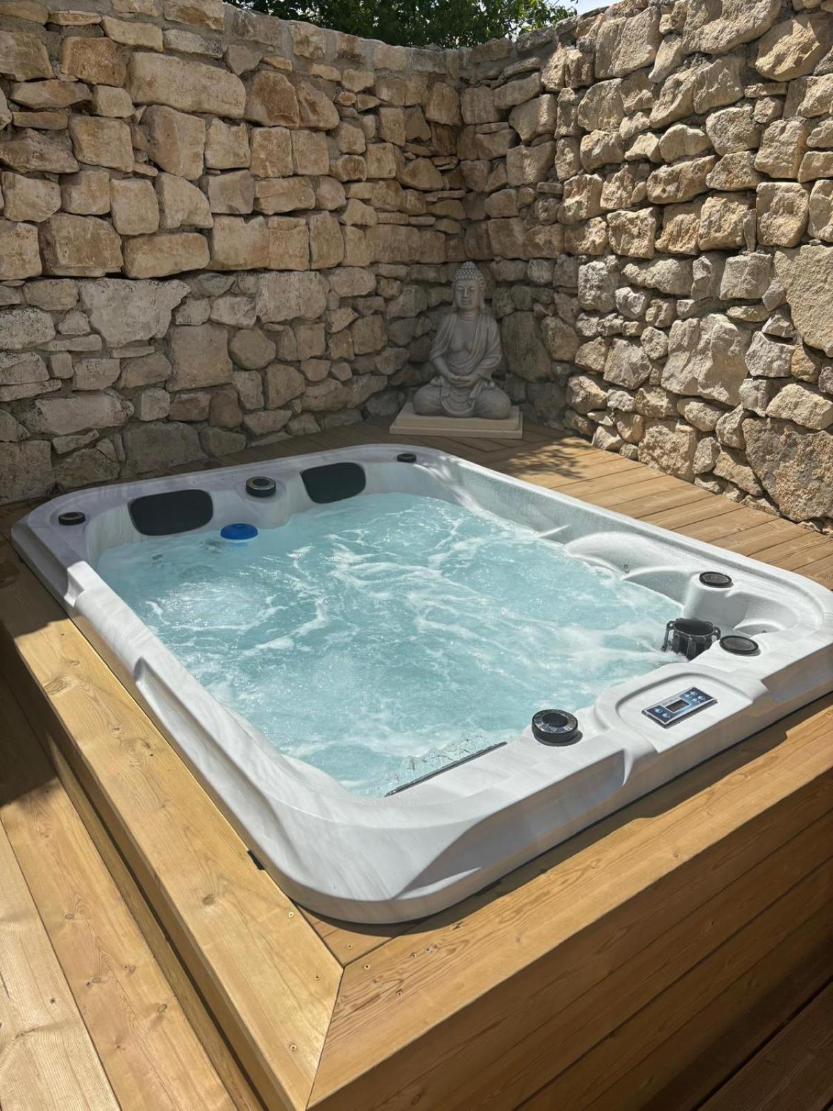 Chez Daniele Chambre Avec Jacuzzi Et Terrasse Privee Murs  Esterno foto