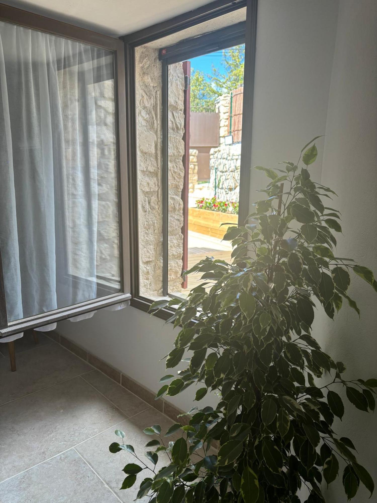 Chez Daniele Chambre Avec Jacuzzi Et Terrasse Privee Murs  Esterno foto
